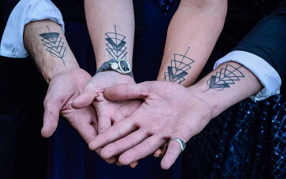 Romantic Pairs and Modern Couple Tattoos