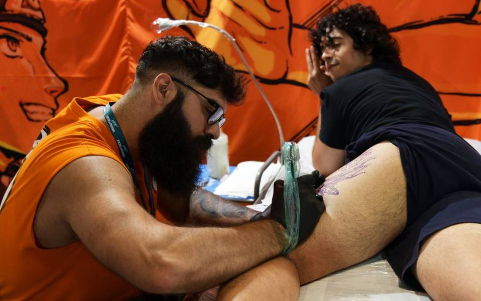 Thigh Tattoos on Men: Scale, Musculature, and Hair Growth